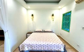 Shii Apartment